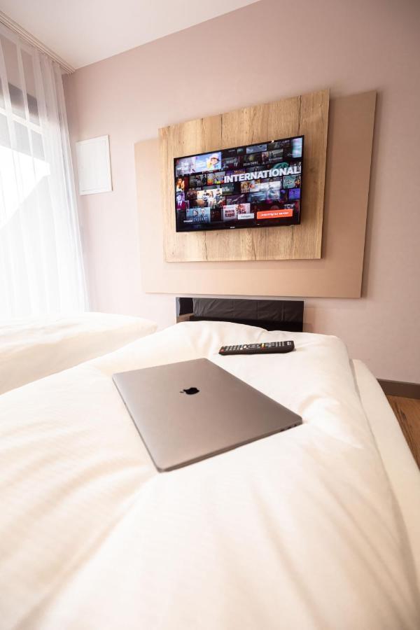 24Seven Hotel Швабах Экстерьер фото