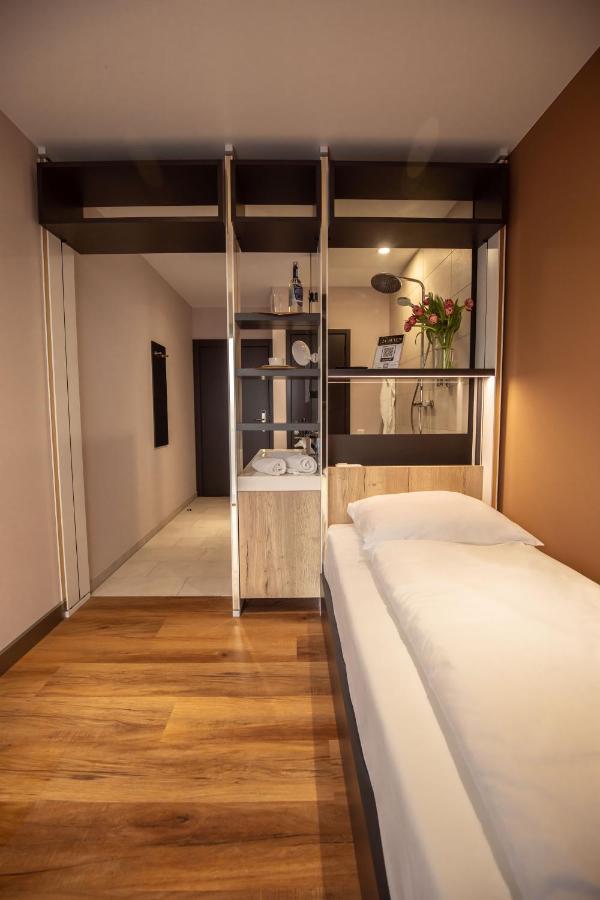 24Seven Hotel Швабах Экстерьер фото